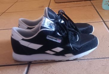 REEBOK CLASSICS SIZE (9.5) MENS