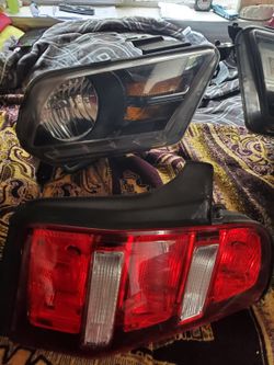 Headlights for mustang 2010