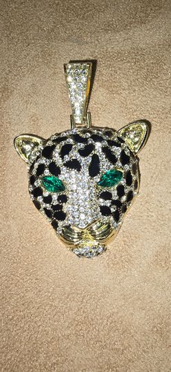 Leopard head pendant