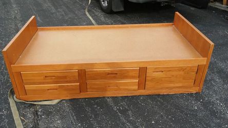 Twin Day bed With Drawers