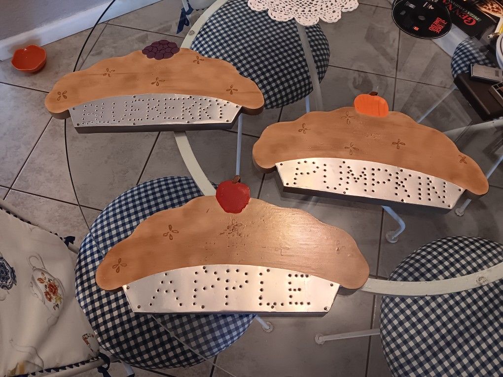 Vintage Pie Plaques