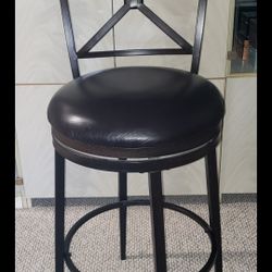 2x Iron Stools