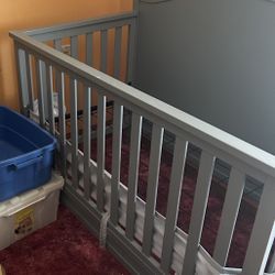 DaVinci Charlie 4-in-1 Convertible Crib