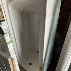 Sterling 30.25-Inches x 60-Inches White Fiberglass/Plastic composite Rectangular Alcove Soaking bathtub ( Left Drain)