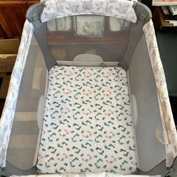 Graco Pack N Play With Diaper Changer and Vibrating Bassinet 