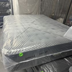 QUEEN SIZE SIMMONS BEAUTYREST BLACK SERIES 1 (FIRM) PILLOW TOP MATTRESS & BOX SPRING BED SET