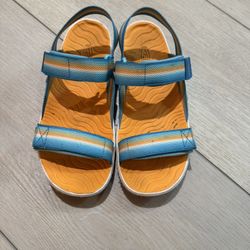 Keen Elle Backstrap Iceland Poppy Sandles For Girls Size 5