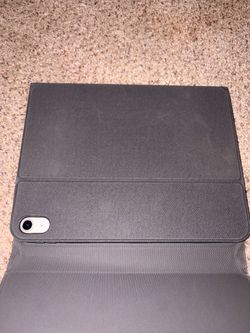 Ipad 10th generation with case, pencil and keyboard