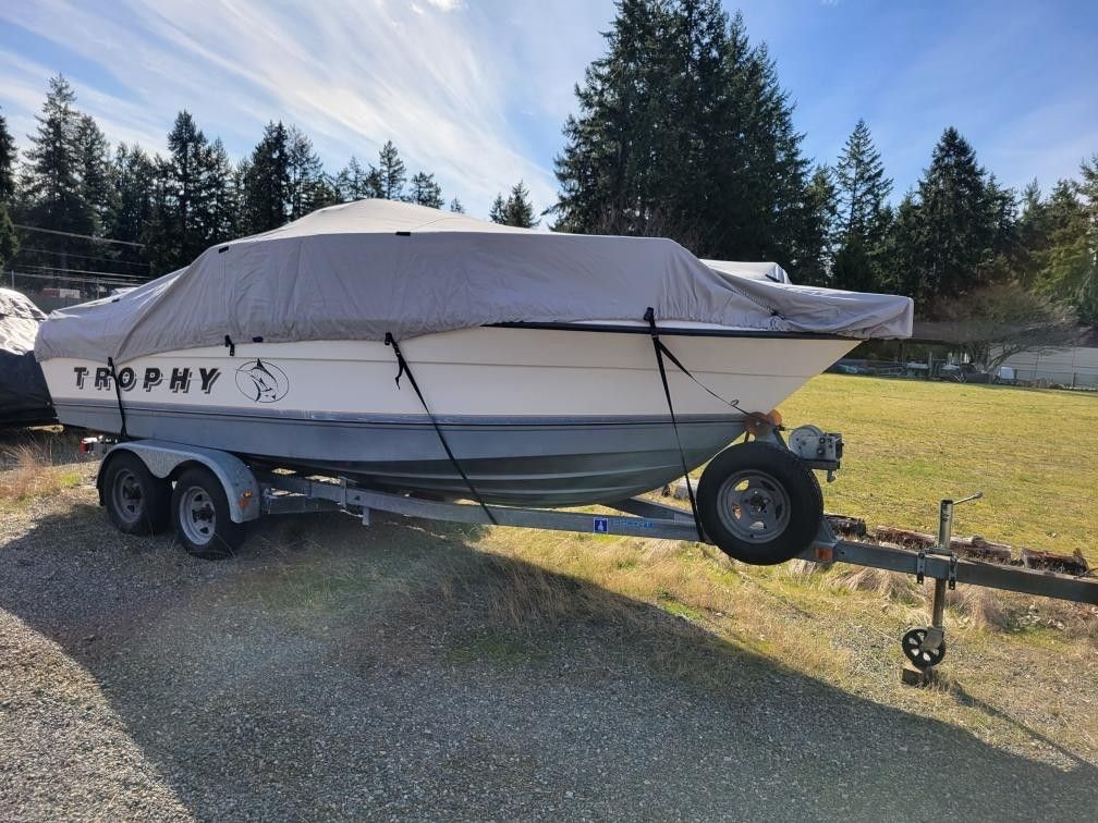 20' Trophy Boat 175 HP Mercury Offshore Power Escort Trailer