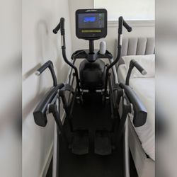 Life Fitness Arc Trainer with SE HD 16" Console – Dallas, TX