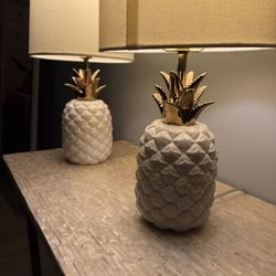 Pineapple Lamps With Table 
