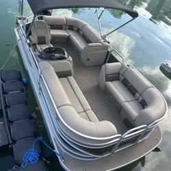 2023 DLX 20 Suntracker pontoon boat