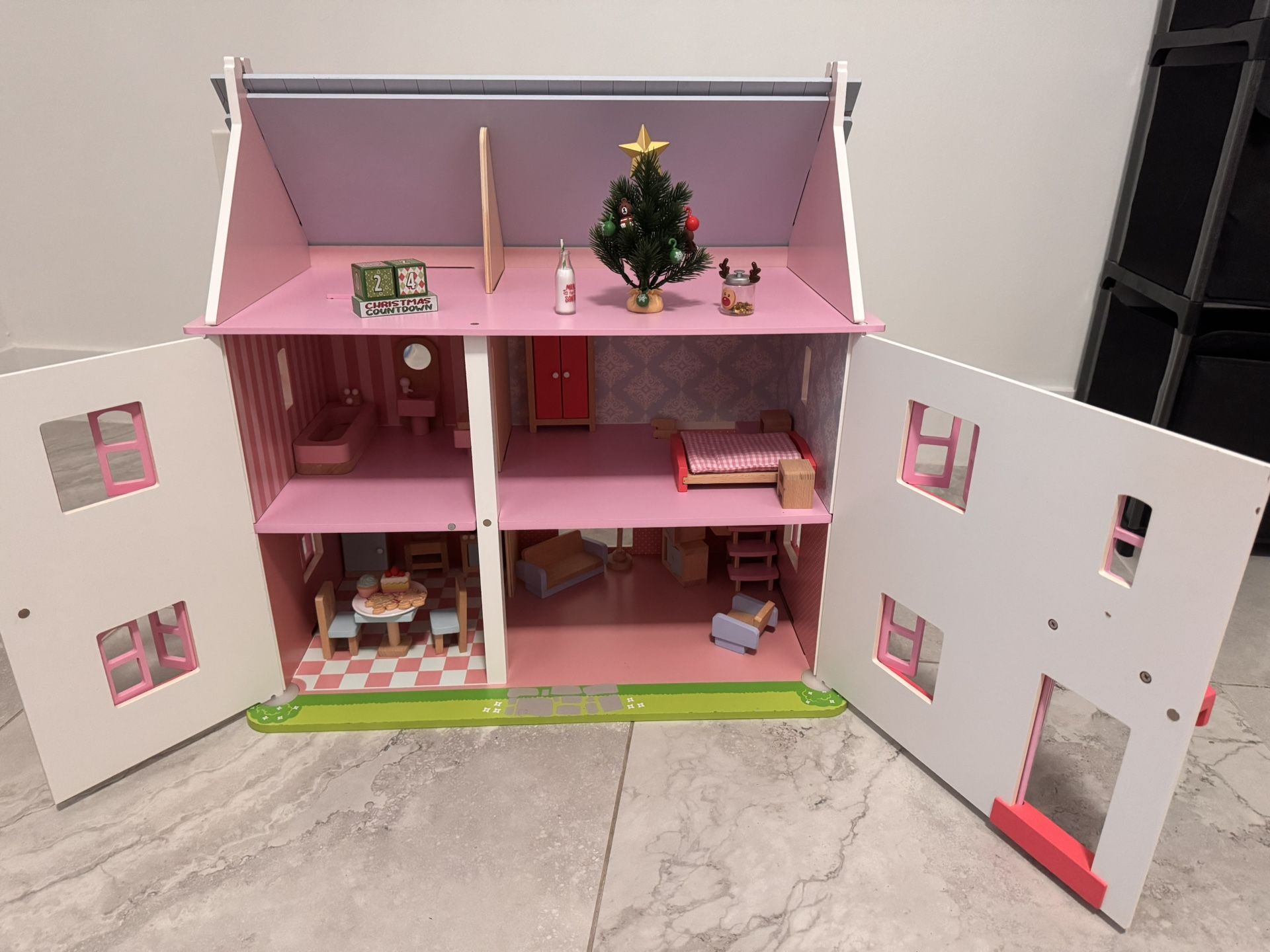 Playset Rose Cottage Wooden Dolls House, 18hpcs Dolls House Furniture Playset Rose Cottage Wooden Dolls House, 18hpcs Dolls House Furniture