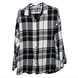 Old Navy black/white Plaid Boyfriend Flannel Button Down Shirt