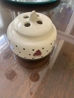Christmas holiday potpourri holder