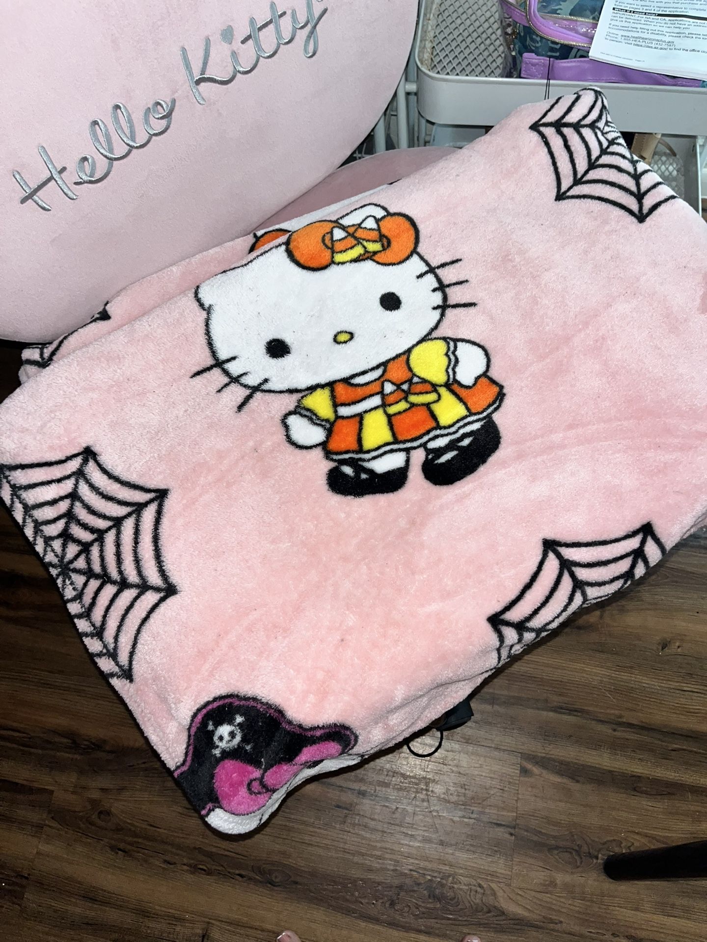 Hello Kitty Chair And Blanket
