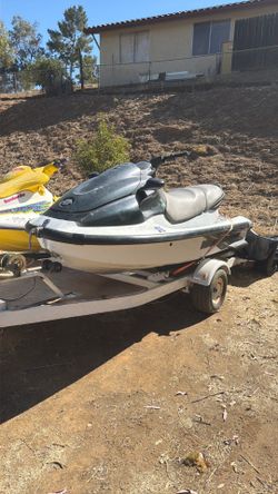 Good running wave runner and Sea Doo