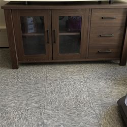 TV stand/entertainment center