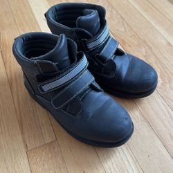 Boys winter boots size 4M