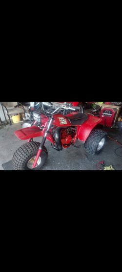 HONDA ATC 250R LOTS OF UPGRADES NEW FRONT TIRE WITH TITLE BORED 1 MM OVERSIZED RUNS AWESOME