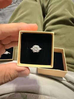 2 carot moissanite engagement ring 💍
