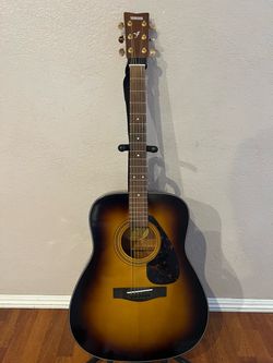 Yamaha acoustic guitar f335