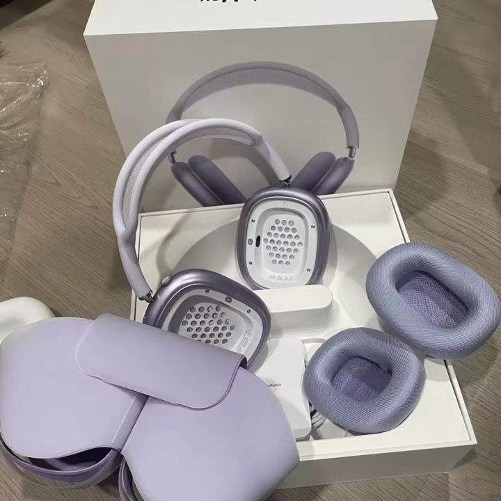 Apple Airpod Max And AP4s
