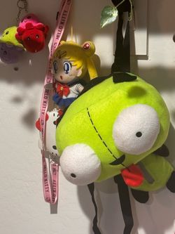 All plushies in picture for sell under 20$