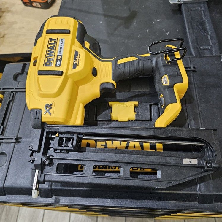 DEWALT 20V XR 16 GAUGE STRAIGHT FINISH NAILER (TOOL-ONLY)