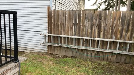 Aluminum extended ladder