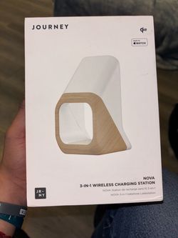 3-IN-1 WIRELESS CHARGING STATION