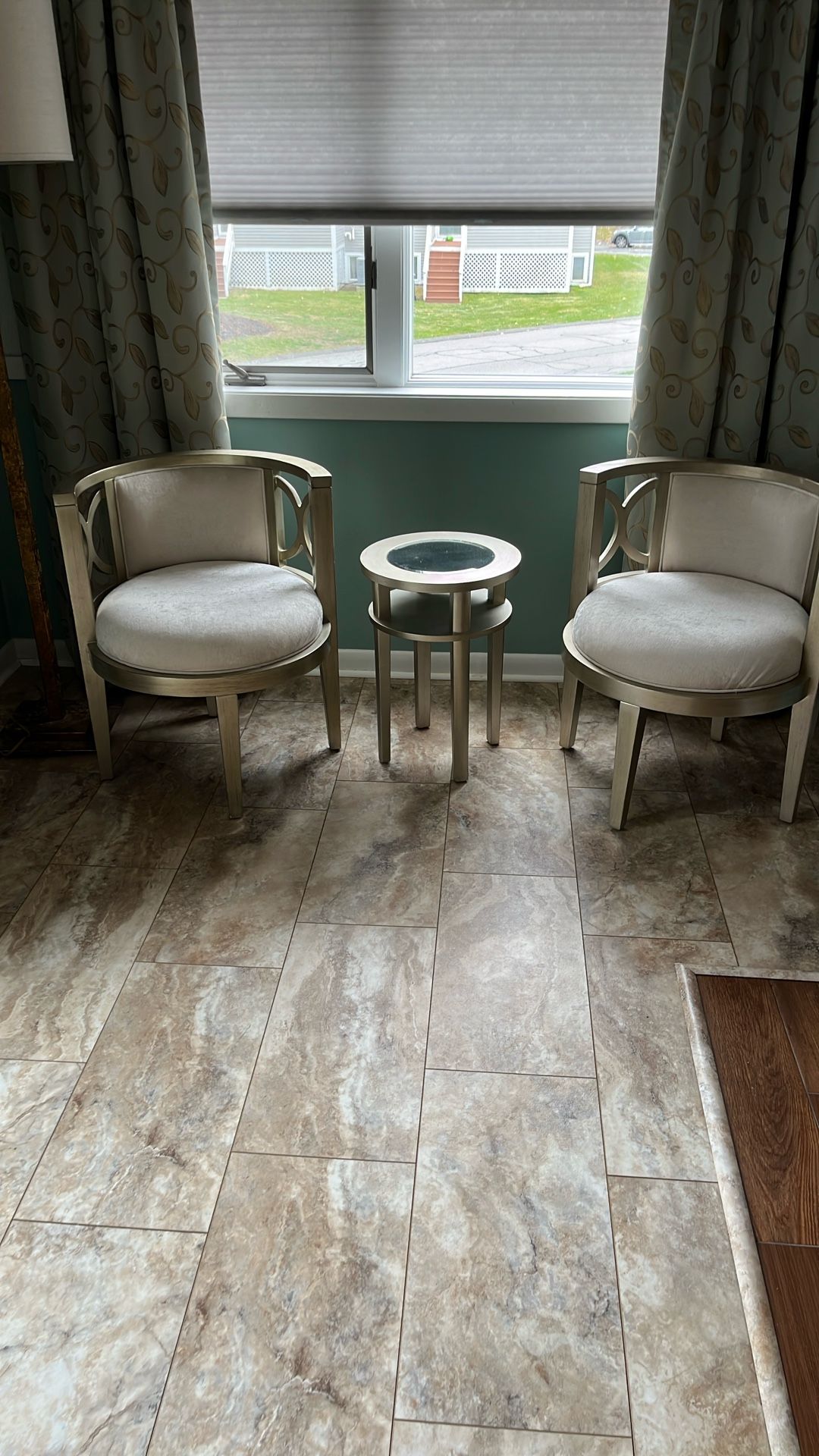 Boutique Table And Chair