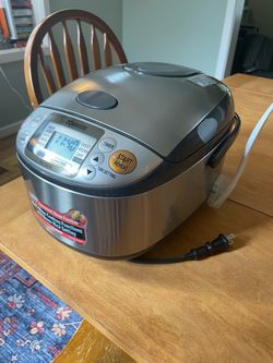 Zojirushi 5.5 Cup Rice Cooker (TSC-10) – Almost New