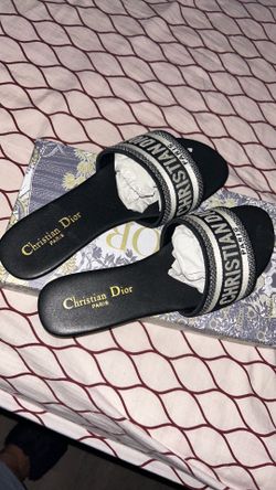 Black sandals,      size 8.5-9