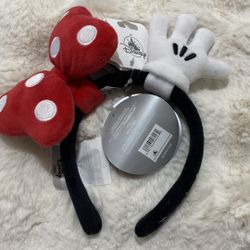 Disney  Minnie Red Bow and Mickey Gloves interchangeable plush and headband set.Brand new with tags. Shipping available 