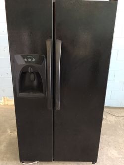 Black Ice n Water in the door Side by Side Refrigerator