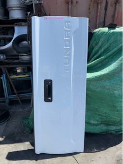 2014-2021 Toyota Tundra Tailgate in White