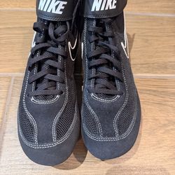 Nike wrestling shoe size 8