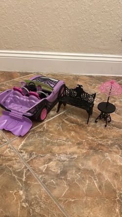 Monster High car and bench set