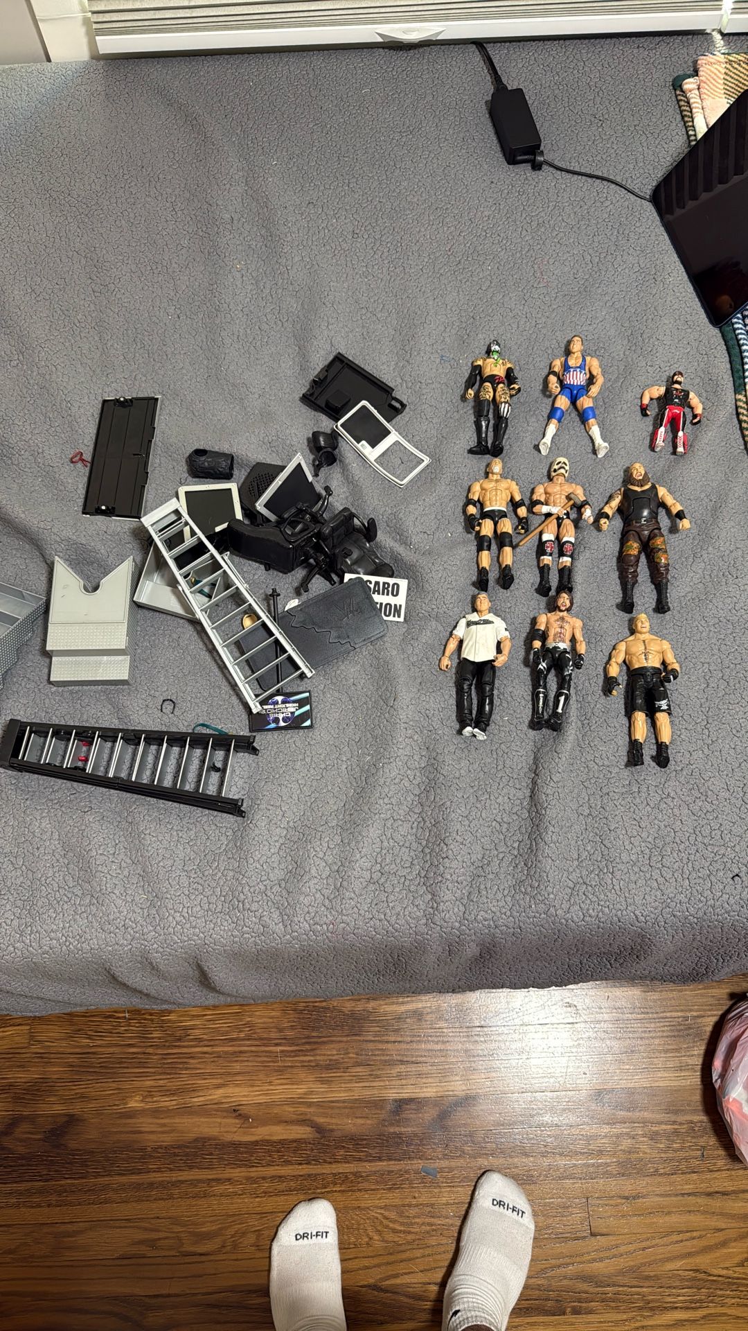 wwe wrestling figures and accessories 
