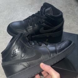 Jordan 1 Mid Black (GS)