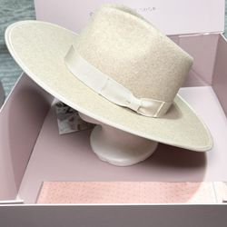 Olive and Pique woman’s Wool felt rancher with rolled pencil brim Tonal satin lining NWT 