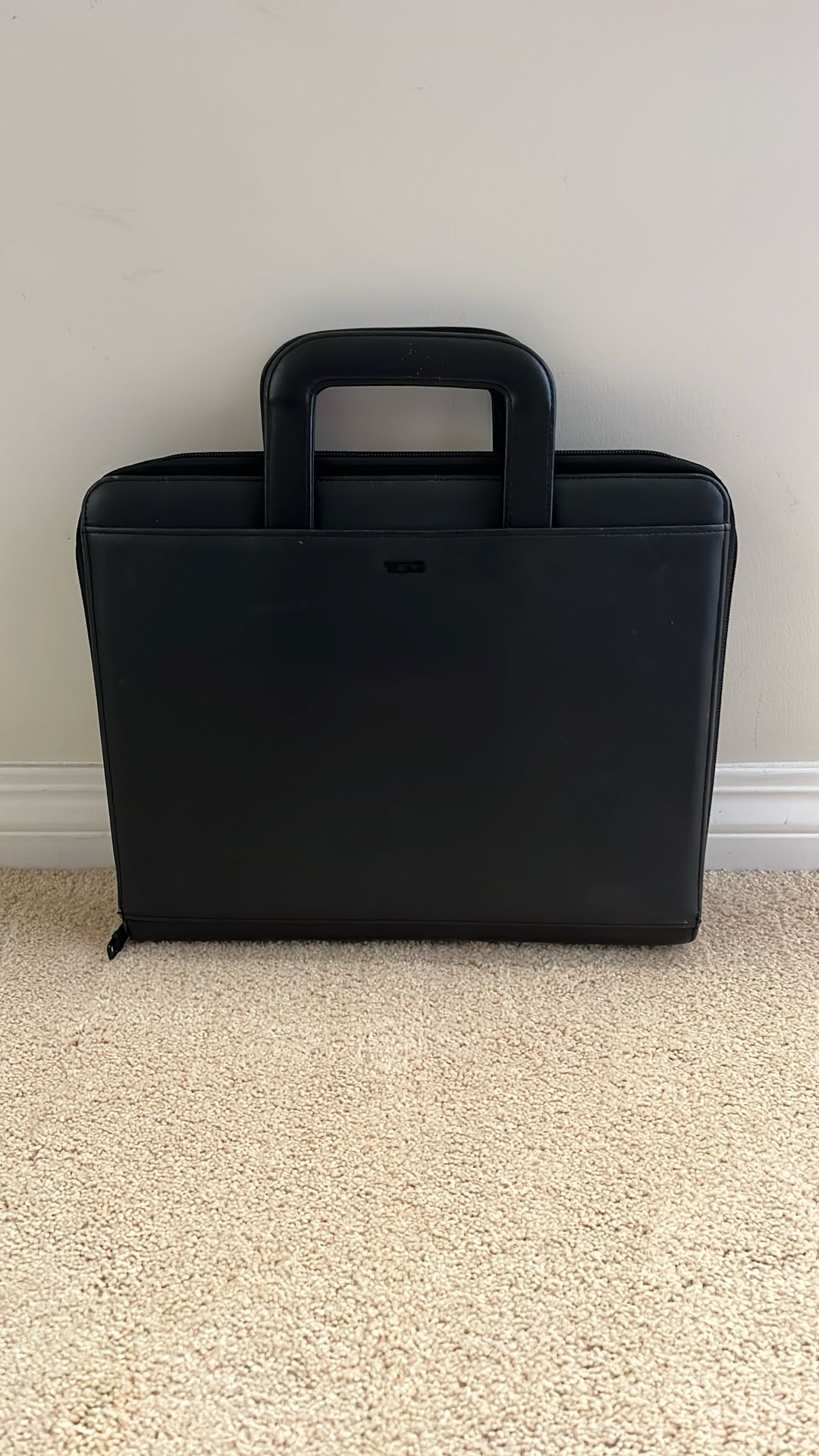 Tumi Leather Zip around Letter pad