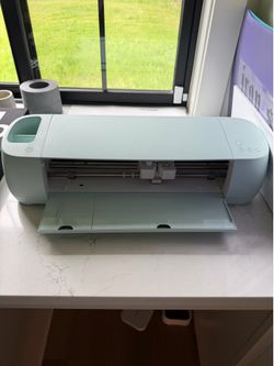 Cricut Machine + Accessories (Mint) ✨