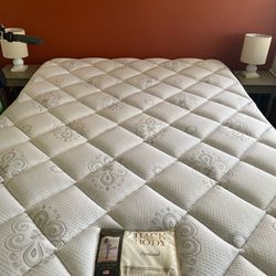 Queen, size mattress box, frame sheets, and comforter￼