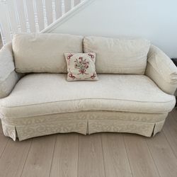 6 Ft Sofa In Excellent Condition . Washable Covers