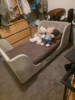 Toddler bed with mattress