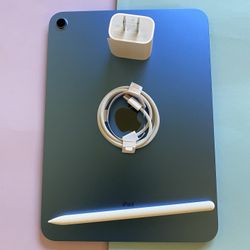 256gb Apple IPad 10th Generation (10.9” Liquid / 2022 model) with pen, keyboard, case & Accessories (warranty 2026) 