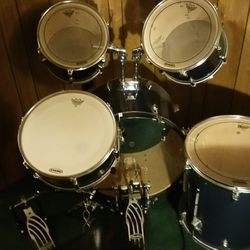 Drum Set with double bass pedal, No Cymbals