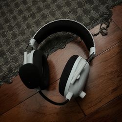 Razor Wireless Headset and Wired Keyboard
